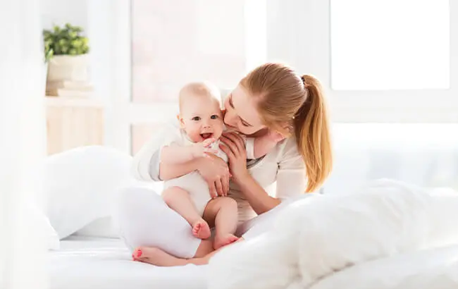 Le must des femmes: l'utilisation des coussinets sanitaires contre les protons